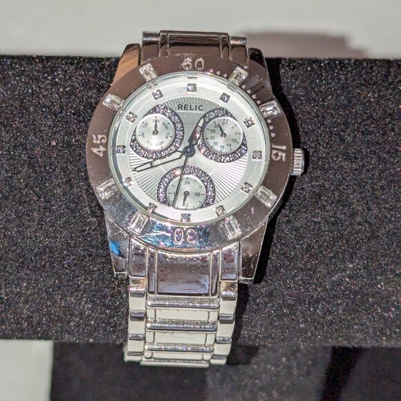 Relic (by Fossil) day, date, time. Very pretty and sparkly watch (Needs battery) - Picture 1 of 4